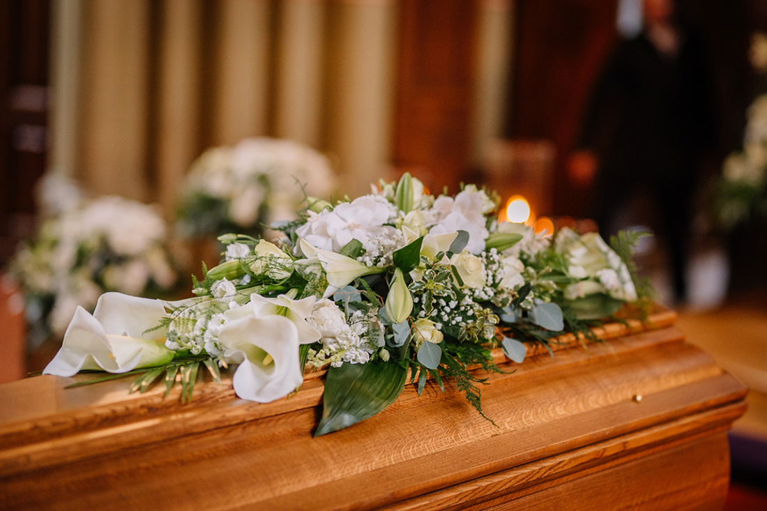Petals of Comfort: Choosing the Perfect Florist for a Heartfelt Farewell