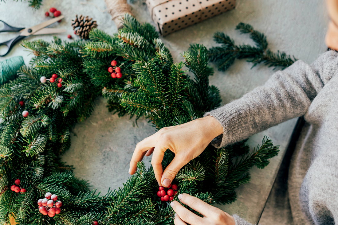 Blossoms & Bliss: The Definitive Guide to Gifting Joyful Bouquets This Holiday Season